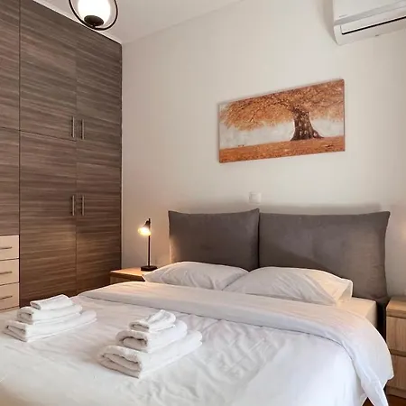 Key Biscayne Elegant 77sqm In Paleo Faliro